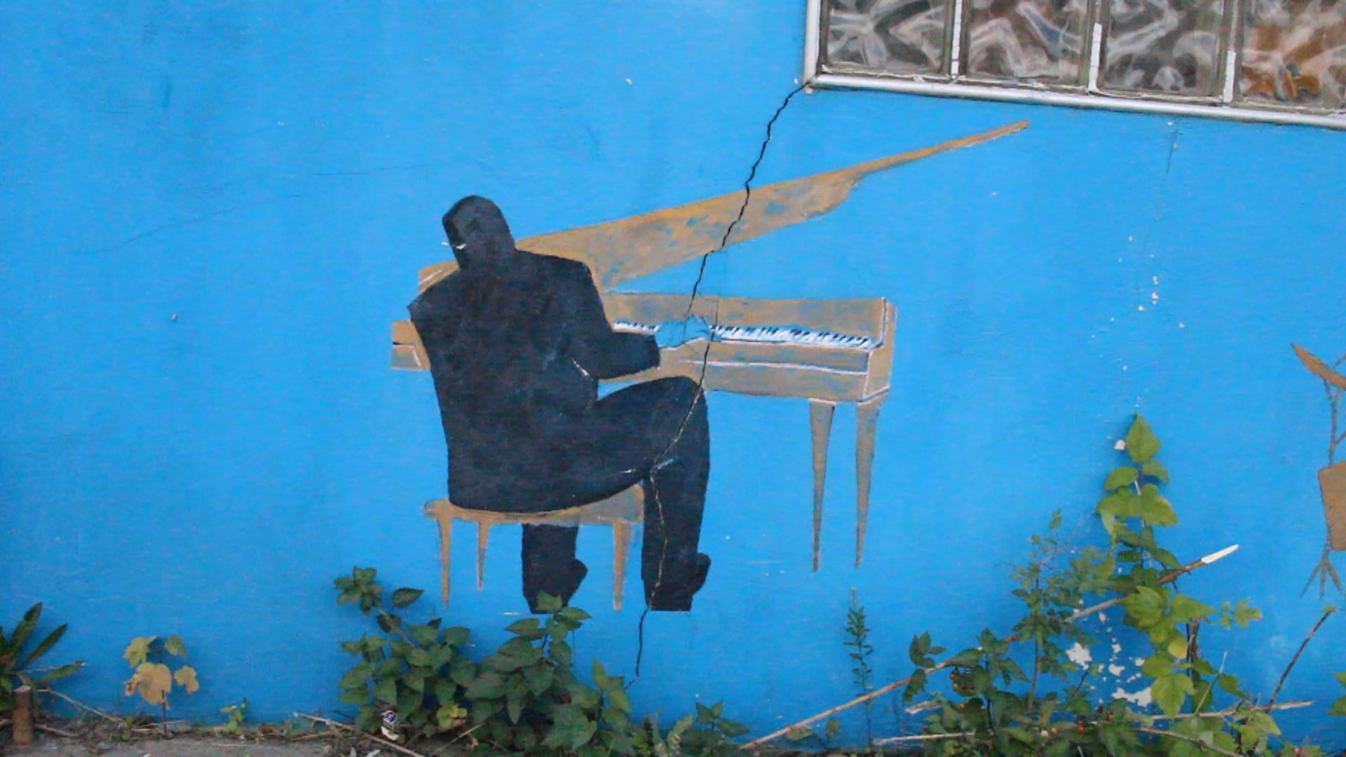 Piano mural at the Blue Bird Inn